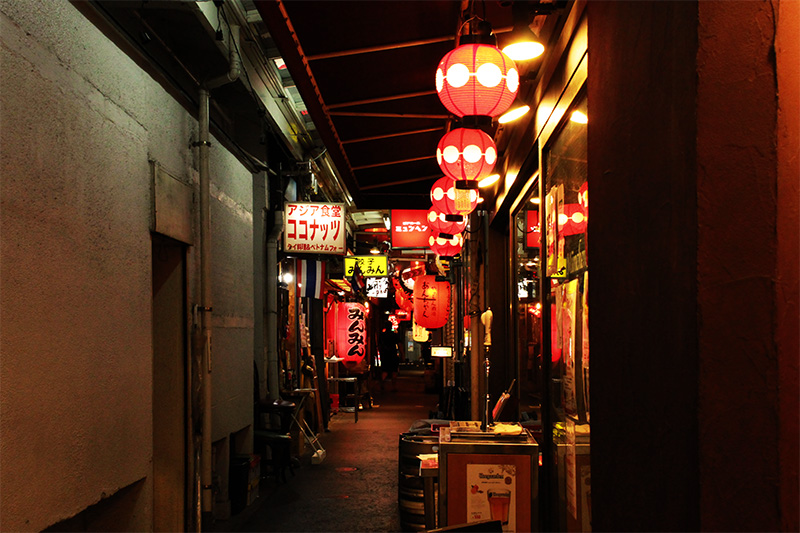 吉祥寺ハーモニカ横丁 武蔵野市 一歩足を踏み入れば楽しい迷路。ノスタルジックな吉祥寺ハーモニカ横丁で食べ飲み歩き 〜ぐるり東京街さんぽ〜：東京新聞デジタル