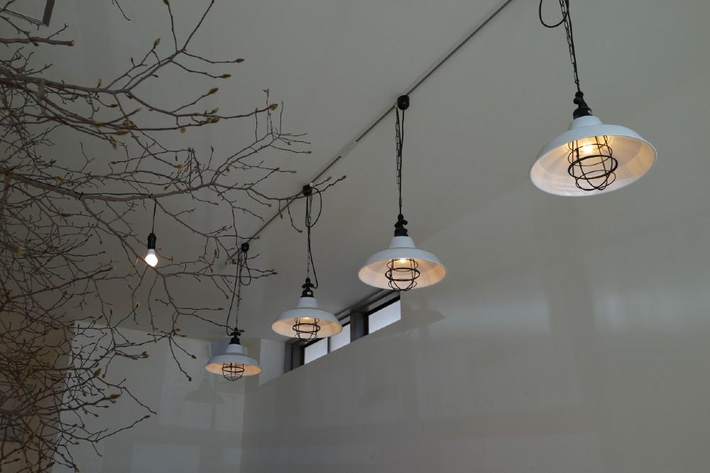 ライティングレールって何？メリット・デメリットや、賃貸でも自分でつける方法は？goodroom journal