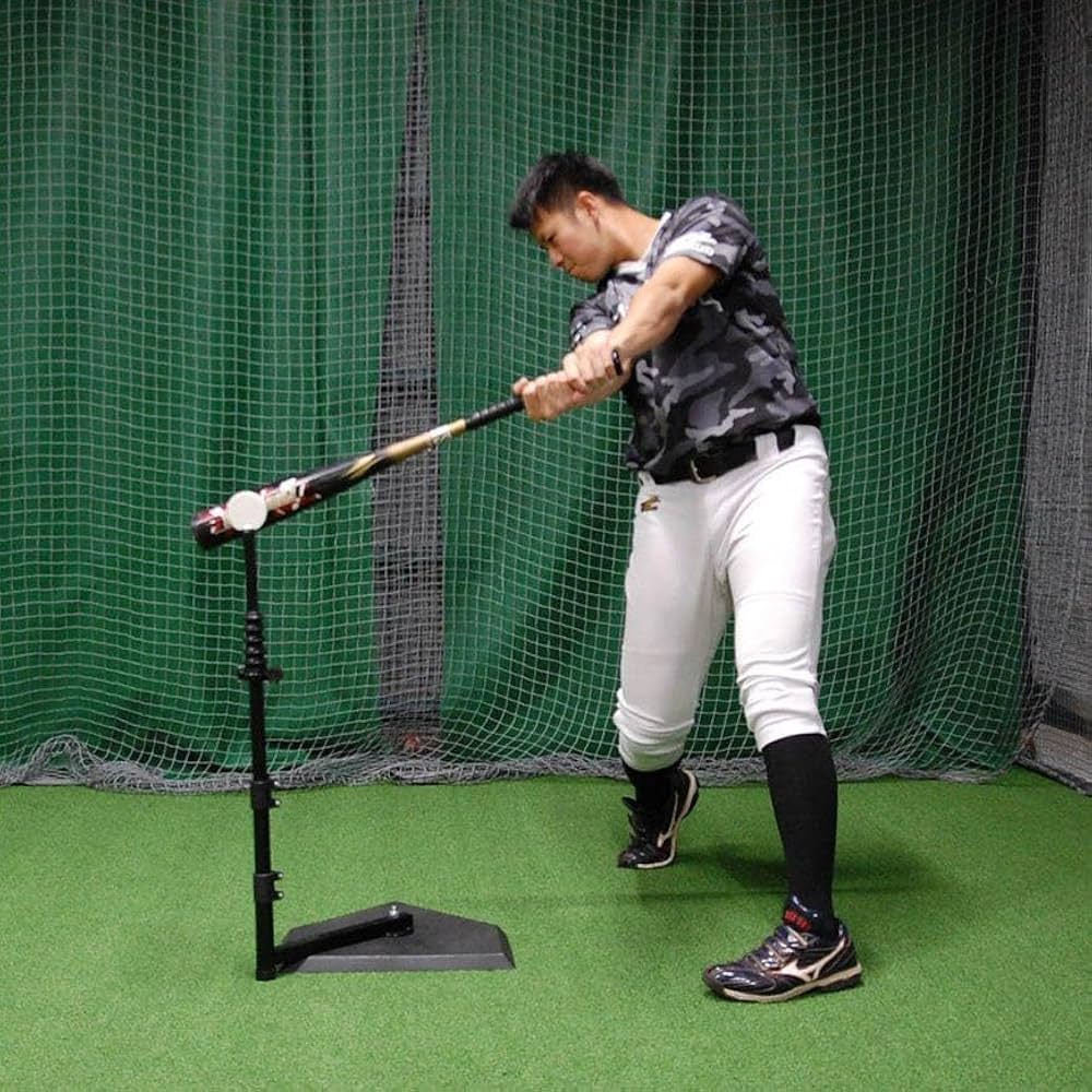 バッティングセンターにいるビジネスマン2人 07800055143 の写真・イラスト素材アマナイメージズ