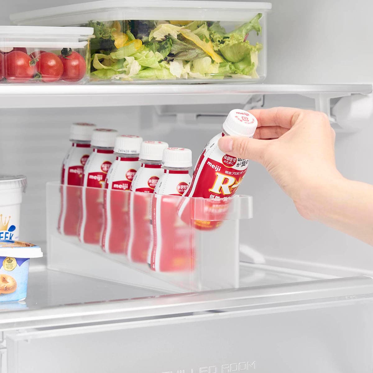 冷蔵庫中ミニドリンク収納ケース 山崎実業 タワー 冷蔵庫 ケース 収納 整理 整頓 栄養ドリンク 冷蔵庫収納 便利 tower 引き出し スリム仕切り ストッカー トレー キッチン 冷蔵室 収納ケース ホワイト ブラック 1444 1445 クリア 透明 シンプル 持ち手付き 調味料 幅5.5