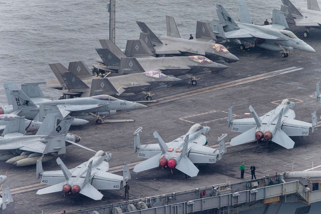 米空母エイブラハム・リンカーン、横須賀に入港フネコ - Funeco