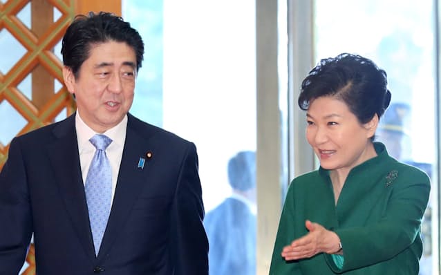 韓国初女性大統領・朴槿恵が歩んできた道＞ 上 ３４年ぶりに青瓦台に戻る大統領の娘 １Joongang Ilbo中央日報