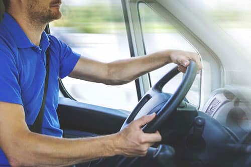 車の所有者と自動車保険の契約者が違う！問題なく保険に加入できる？ - SBI損保の自動車保険