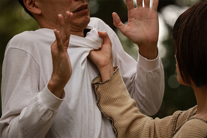 胸ぐらを掴まれた時の対処法 護身術 正当防衛の考え方も解説 – ごぶカク