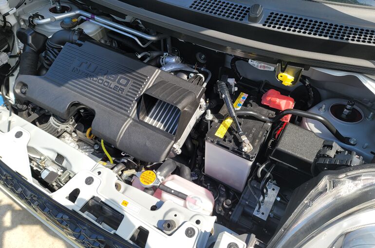 エンジンルーム高圧洗浄水洗い