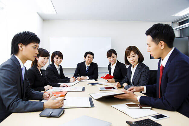 会議室レイアウト事例 人数別の適切な広さや目的別のレイアウト例を解説コラムオフィス移転・レイアウト・デザインコクヨマーケティング