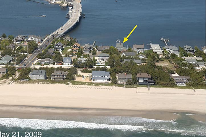 Hurricane Sandy brings storm of fake news and photos to New YorkHurricaneSandyThe Guardian