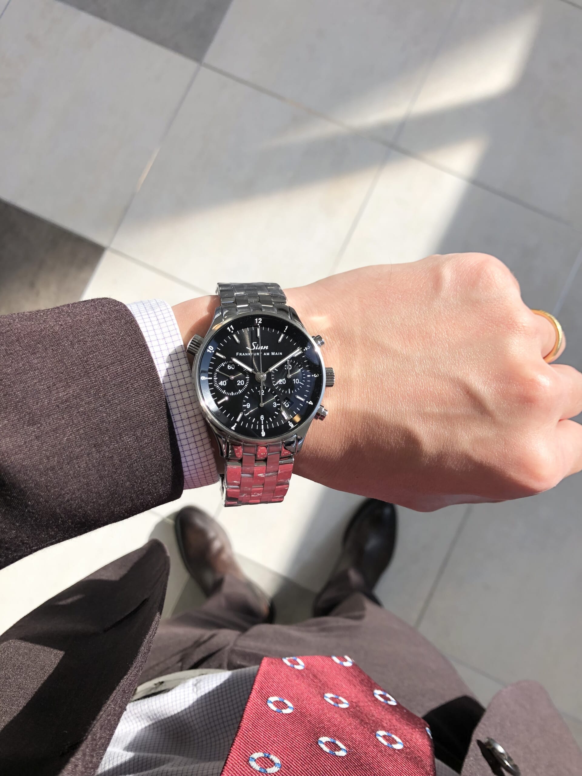 ビジネス サラリーマンにおすすめの年代別腕時計とマナー紹介ESTIME