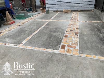 セダムとレンガを組み合わせた、おしゃれな目地の駐車場写真集外構・庭・エクステリアの北ガーデンプロデュース兵庫県伊丹市