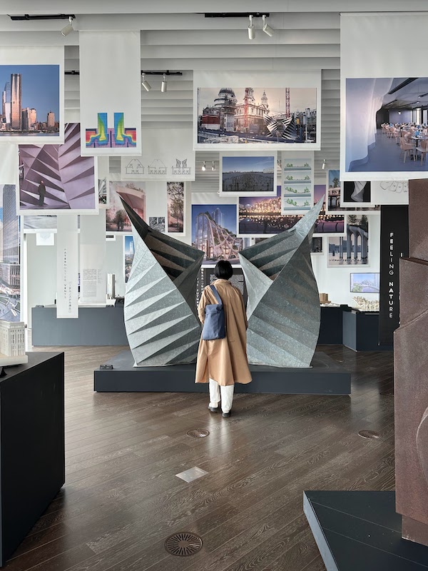 麻布台ヒルズ の波打つ独特なデザインはいかに実現したのか？ヒルズライフ HILLS LIFE