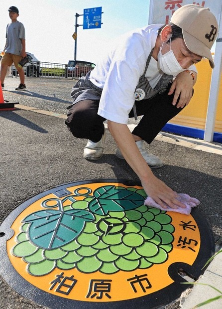 マンホール蓋に秘められた魅⼒、南⼤阪エリアで⽐較してみた PRLmaga.jp