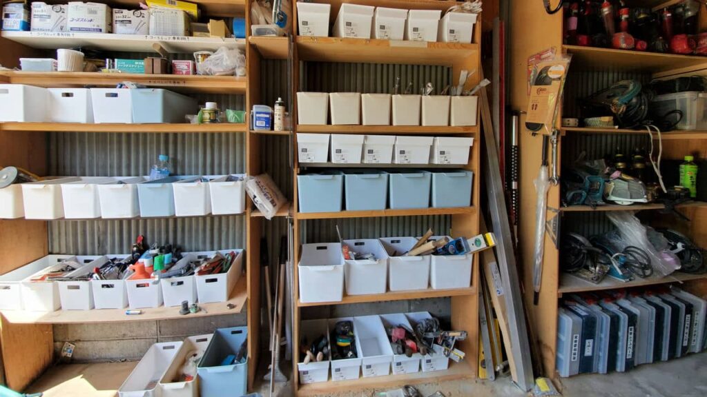 車庫整理中 DIYフレンチクリート 2: 風に吹かれて