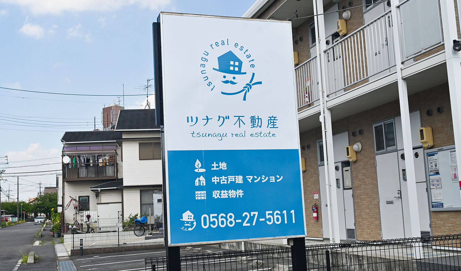 楽天市場 工務店 不動産 看板 製作 自社看板 特注 作成 オーダー アピール文 文字入れ自由 おしゃれ アルミ複合板 3mm W600×H450mm大きめ 屋外 1枚から 一人親方 小ロット パネル 目立つ シンプル デザイン かわいい 高級感 業務用 屋外用 UVカット : イヌのかんばんや