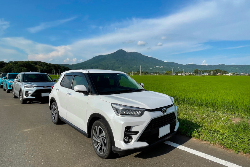 ASCII.jp：売れまくっているトヨタのコンパクトSUV「ライズ」 その魅力はサイズ感にアリ！1 2