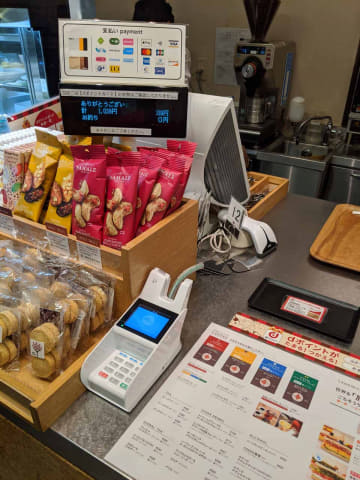 クレジットカードのサインの字、上手い下手を店員は見ているのか - エキサイトニュース