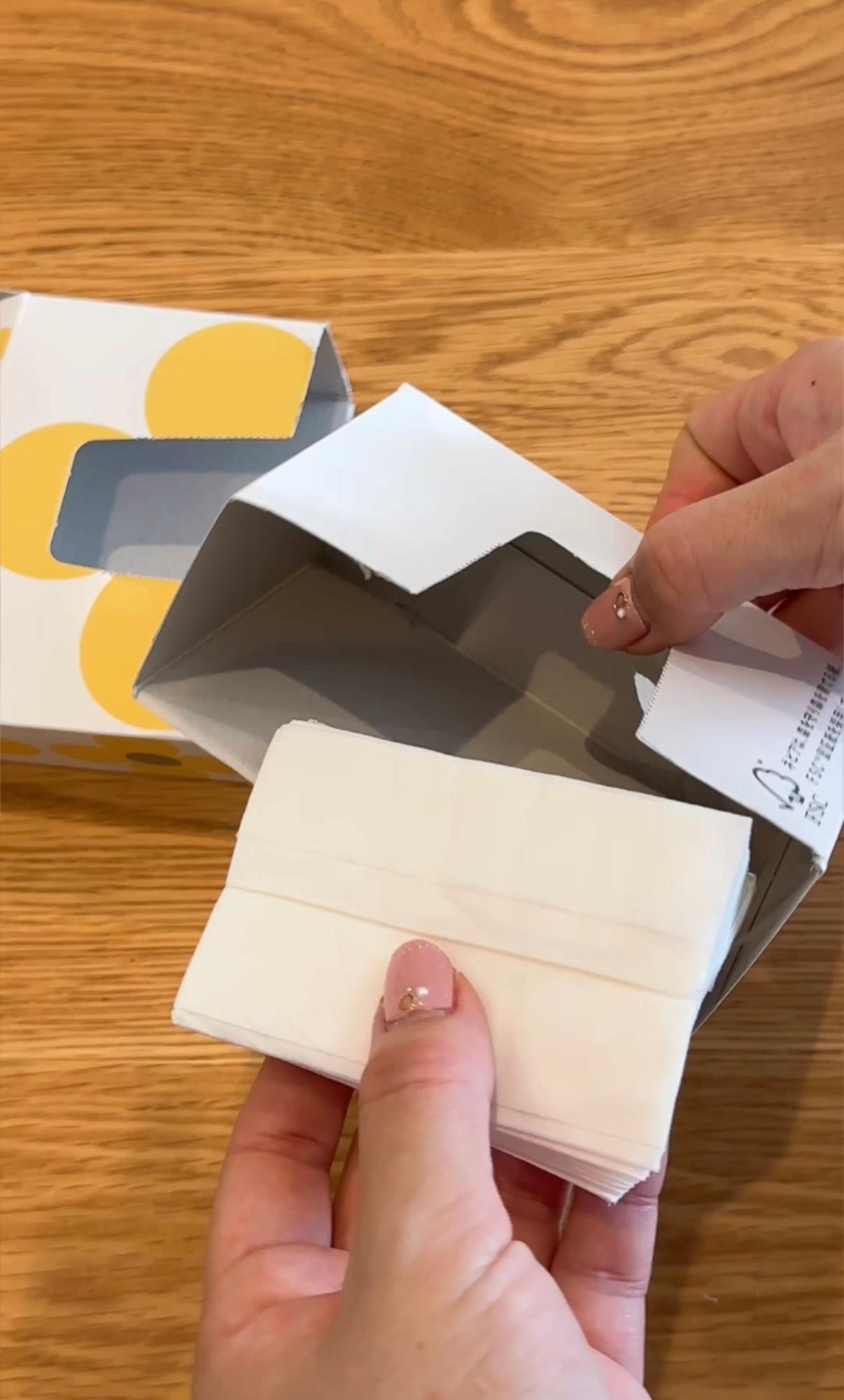 溜まりがちなポケットティッシュを有効活用しよう！セリアから専用ケースが登場！サンキュ