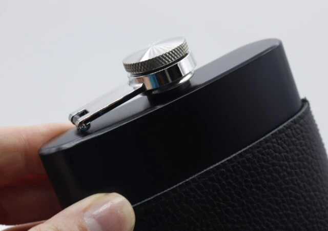 ダイソーでまさかのケース付き出た～！ちょい高だけど買う価値アリです♡話題のボトル - ライブドアニュース