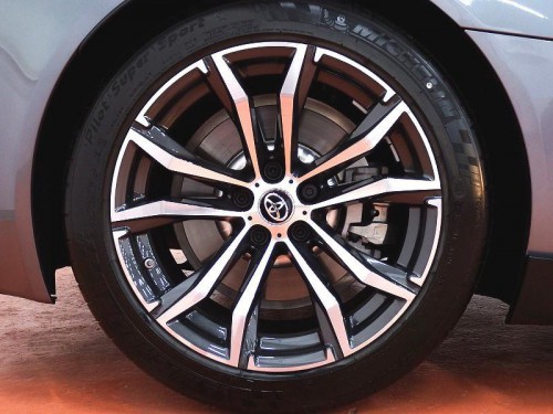 グレーの車に似合う！人気ホイールの選び方とおすすめデザインインチアップ情報＆ホイールセット購入ガイド