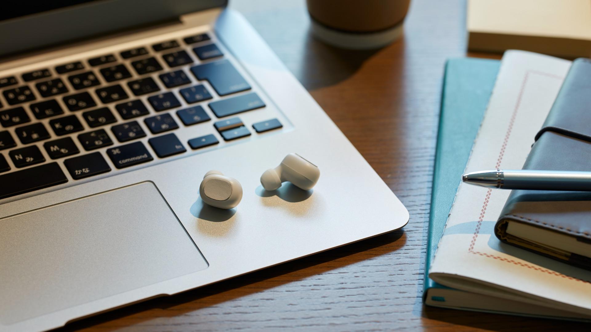 速いサーブにリターンが弾かれる人は、この基本を見直そうT-PRESS