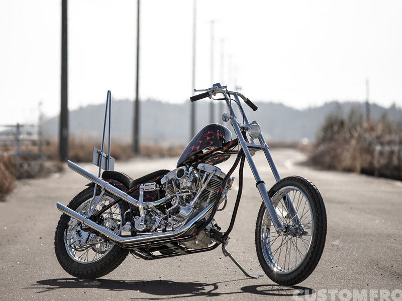 アルミの削り出しスライダーを備えたクラッシュバーはインパクト抜群!! 新進気鋭メーカーが生み出したトレンド感が溢れるグッドデザイン♪♪Original Garage Moto オリジナルガレージモト- ハーレーカスタムガイド