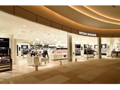 イセタン ミラー メイク&コスメティクス」史上最大面積の店舗が東京ミッドタウン日比谷にオープン。Vogue Japan