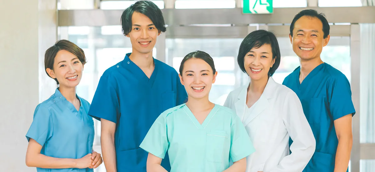 スタッフ紹介ページ」のアイデア 11 件lp デザイン, パンフレット デザイン, ウェブデザイン