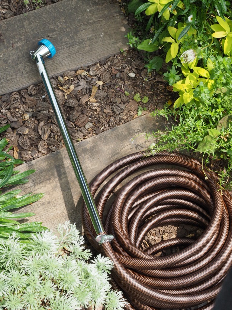 ブロンズホースリール 20m ブラウングリーン散水ホース 英国風 ホース リール イングリッシュガーデン 日本製 水やり ガーデニングおしゃれ 高耐久 長持ち 水撒き 花壇オンラインショップびーんず