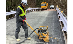 グルービング工法路面 道路の縦溝 はなぜ走りにくいのか？ - Webikeプラス