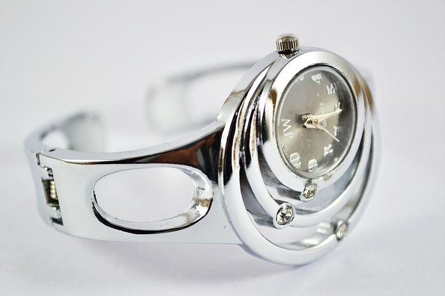 Dr.コパが選ぶ！ 2023年に成功を引き寄せる開運時計は!?メンズウォッチ 腕時計LEON レオン オフィシャルWebサイト