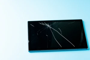 壊れたパソコン パソコンの液晶割れ・画面割れの原因と直し方を解説