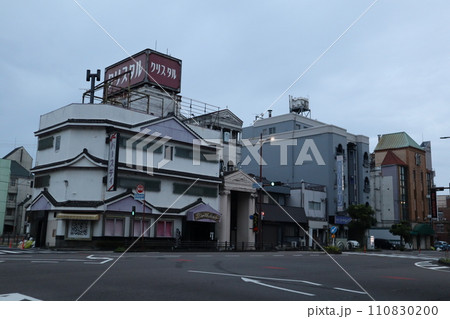 旅館思い出 金津園に残る数少ないカフェー建築の旅館「思い出」❗️ 同名のソープが隣接している…(笑) #旅館