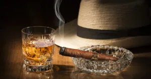 シガーバーとは？初心者が知るべきマナーやおすすめのバーを紹介 葉巻吸える場所- Cigarino シガリノ