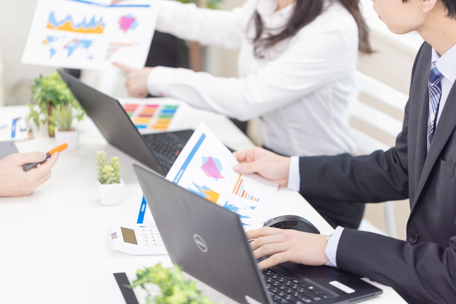 サラリーマン - ビジネス人物無料イラスト素材