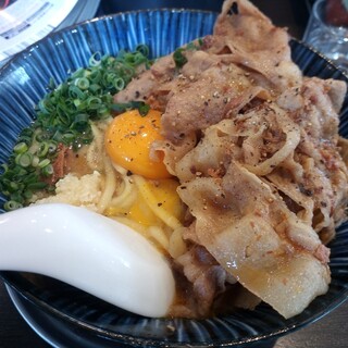 上ヲ向ケ＠岩手県盛岡市館向町にて豚と小麦 醤油をオーダー！「肉を噛み締め小麦を喰らい」と掲げられたラーメン二郎インスパイアなガッツリ系の新店♪秋田・筋肉酒店のラーメン食ったら上げマッスル