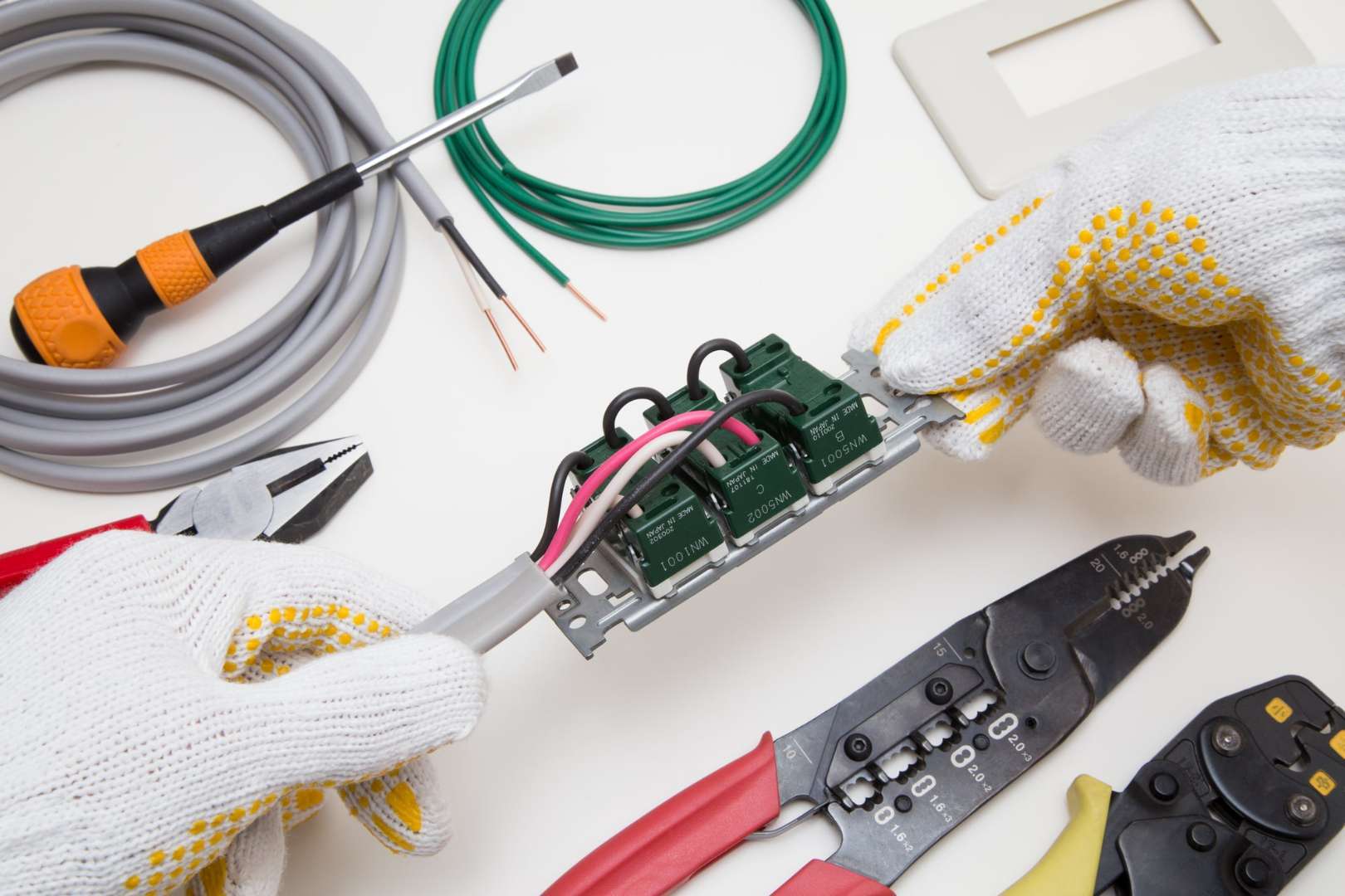 スイッチ交換 約30年前のスイッチをコスモシリーズに交換 - YouTube