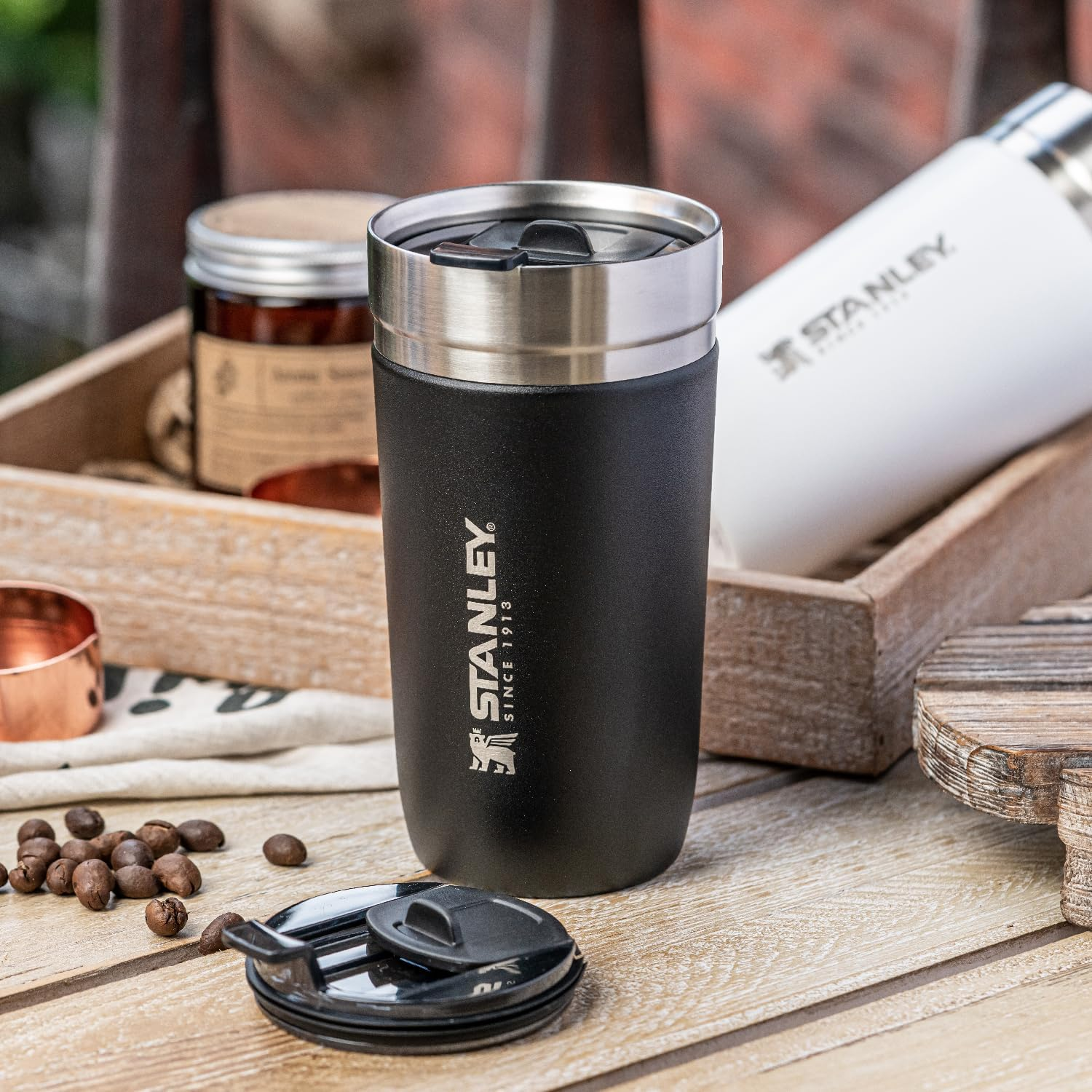 スタンレーのタンブラーはなぜ人気?漏れるの?使い方や店舗も紹介♪ハレユル