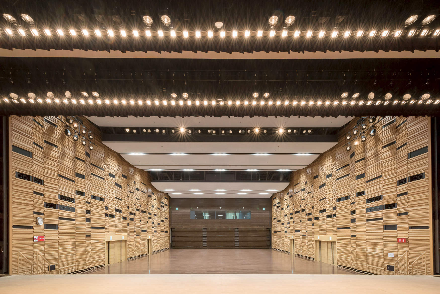 納入・管理実績株式会社エムティアイは、舞台設備の企画・設計・施工・メンテナンス・改修まで幅広くサポート