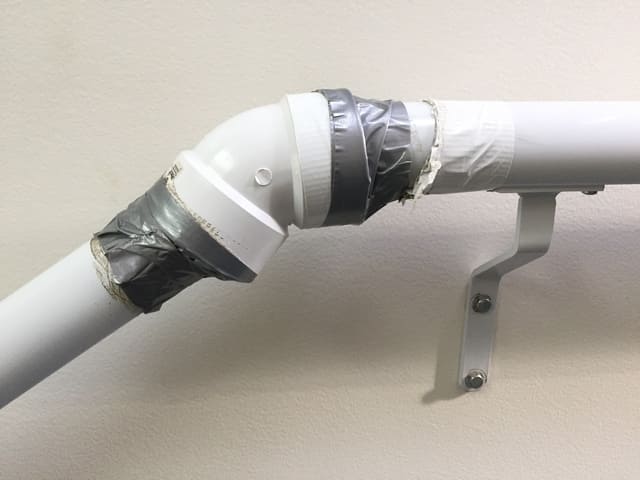 キッチン 台所 の床がびしょびしょに!! シンク下から水漏れした場合の原因と修理方法を解説 DIY Clip! ー暮らしに創る喜びを