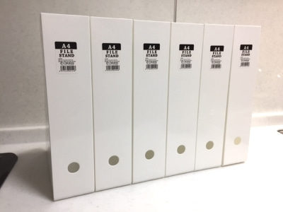 100均 セリアで白いB4ジッパーファイル買ってみた。ポケット付き〜100均memo🗒