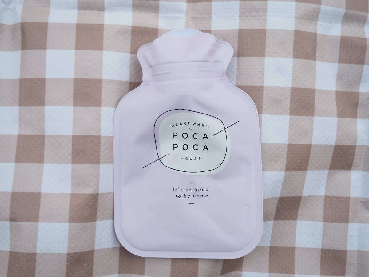 湯たんぽ 100均おすすめ7選！ 3COINS・セリア・ダイソーの湯たんぽやミニサイズ、湯たんぽカバーも紹介！ -ハピキャンキャンプ・アウトドア情報メディア