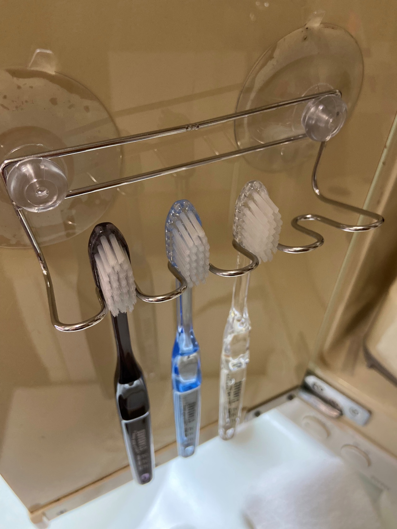 セリア かわいすぎて即買いした！浮かせる「歯ブラシホルダー」省スペースで使えてめっちゃ便利