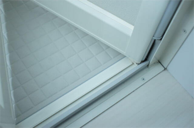 リクシルアライズの失敗や後悔した評判を解説！壁パネルの人気色や掃除のしやすさなど気になる点や特徴をわかりやすく解説します！リフォームアンサ