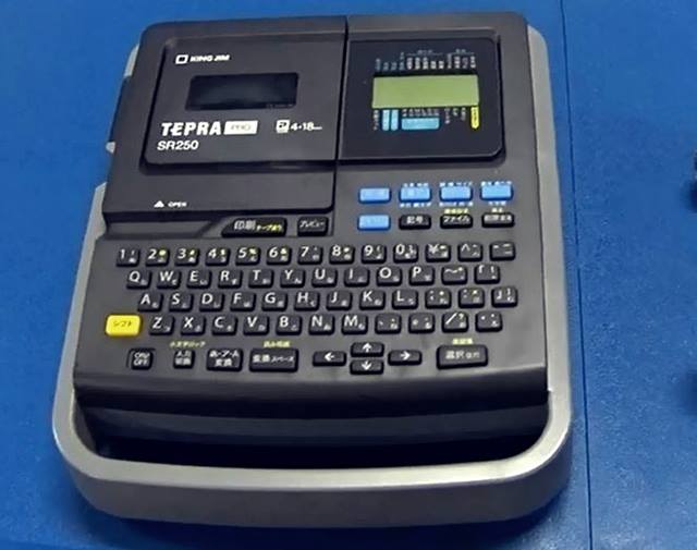 まだテプラの裏紙で消耗してるの? 専用ハーフカッターを買ってみた 老師オグチの家電カンフー - 家電 Watch