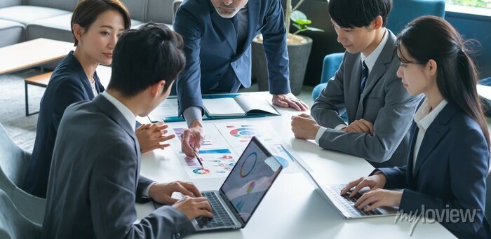 仕事の「ブラウンスーツ」は、どう着たらきちんと見える？MEN'S EX ONLINE