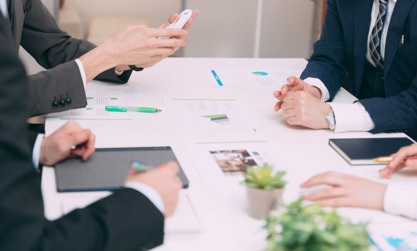 男性サラリーマン」の写真素材980,151件の無料イラスト画像Adobe Stock