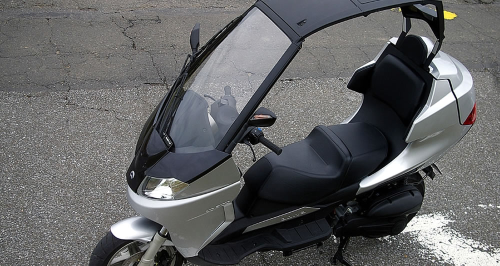 日本のaideaが4輪モデル「AA-i」世界初公開屋根付きスクーターのような小型EV登場 - YouTube