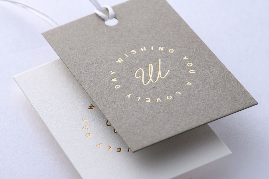 ブランドタグの制作と縫い付けについてBANANA PRINT オリジナル プリント 刺繍 ウェア制作専門