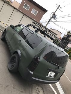 車を自分で全塗装他の車と被らないオシャレな色にしたい！ そんな願いを叶える車用塗料Dippin' Paint。スモーキーブルーグレーをメインカラー、イタリアングレーをアクセントカラーとして 社用車を全塗装してみました。 お店に頼むと20万円ほどかかる車の全塗装を自分