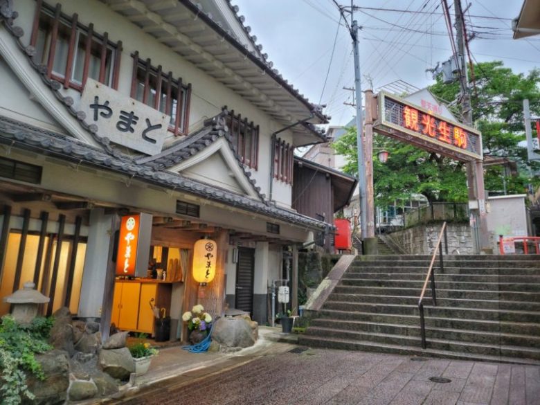 最後の桃源郷 生駒山・宝山寺新地を歩く | Nostalgic