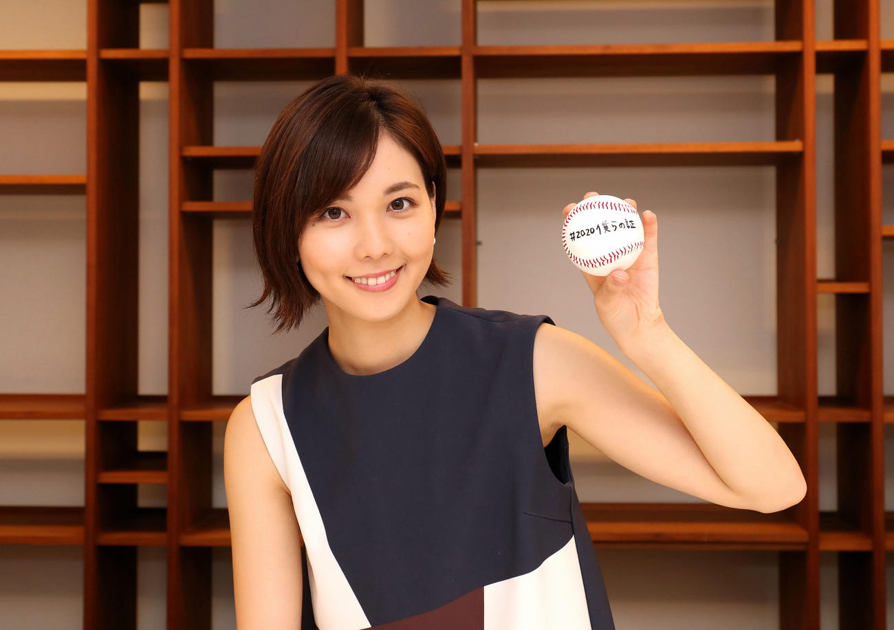 海老原優香です✨ 段ボールでカードケースを作りました🃏 どの絵柄を使おうか悩む時間も楽しくあっという間にできましたよ☺️使う材料も少ないので、是非気軽におうちの段ボールで作ってみてはいかがでしょうか🙌🏻フジテレビアナウンサー海老原優香段ボール